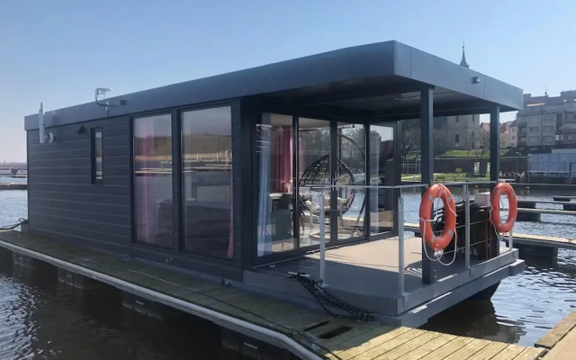 House in Dziwnow by the Water and Beach