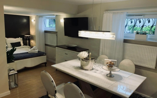 Apartament z prywatnym, krytym basenem