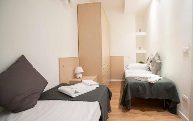 Leoncino Apartment