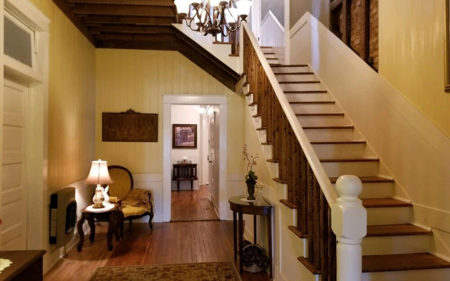 Pecan Terrace Inn