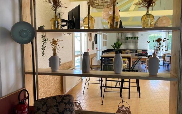 greet Hotel Villeneuve La Garenne