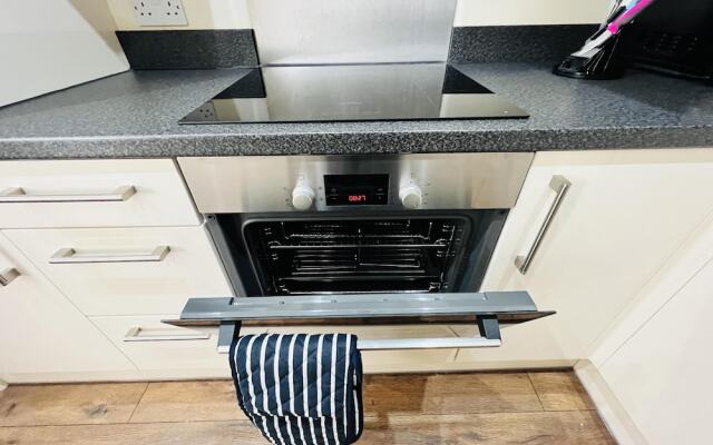 1-bed Apartment in Ealing, 3 Mins From Station