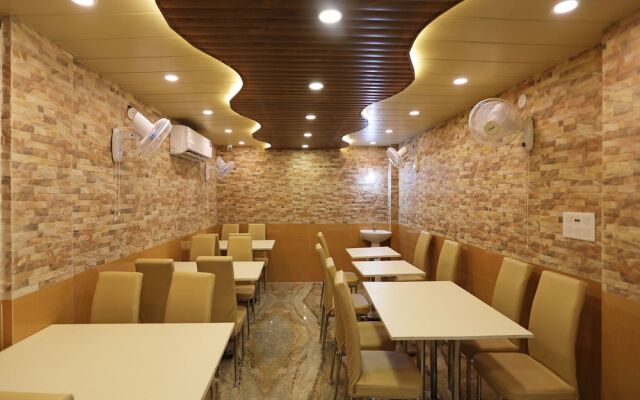 OYO 14373 Shree Krishna Hotel
