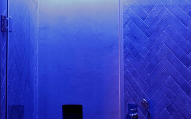 Tom's Bachelor Pad
