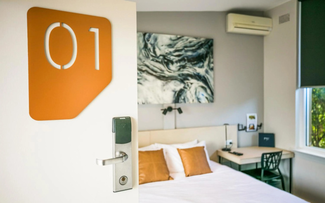 Nightcap at Colyton Hotel – Guest Rooms – Sydney