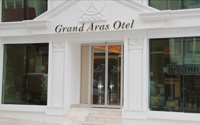 Grand Aras Hotel