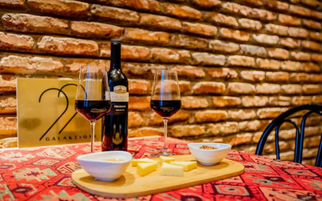 Galaktionis Apartment.3 min to Liberty Square