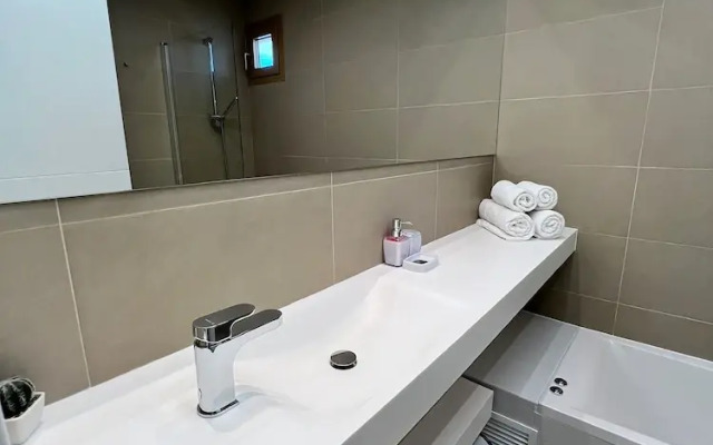 Intempo up to 6 by Leo Apartments