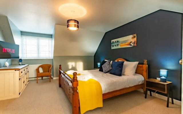 Stylish Margate Coastal Home Parking By Adliv