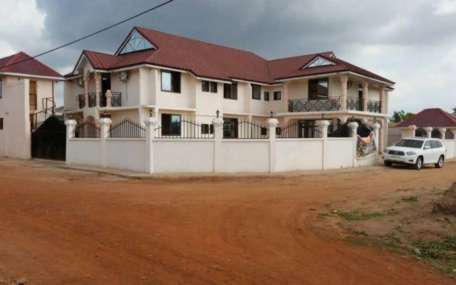 Moonlite Hotel Sunyani Airport