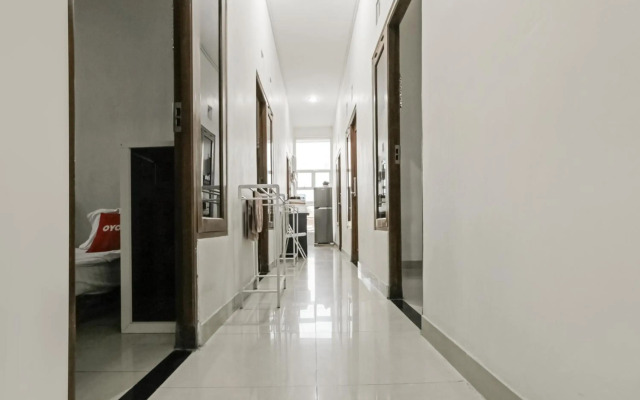 Super OYO 3838 Tamansari Guest House
