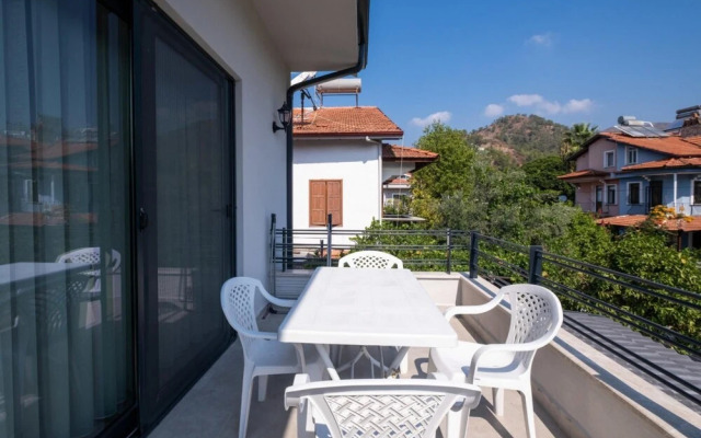 Central Villa Near Sea With Balcony in Fethiye