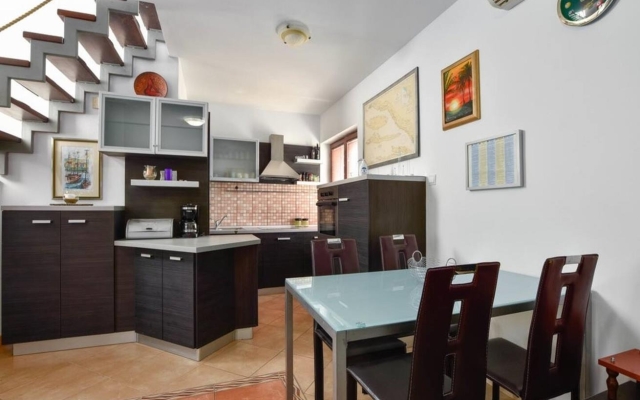 Holiday house Niksi - with pool: Skrip, Island Brac