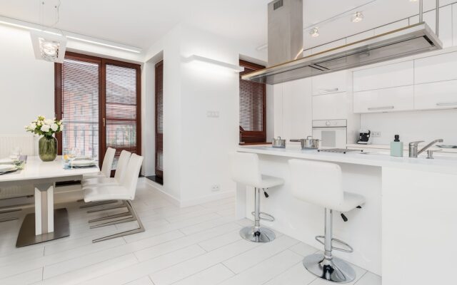Minimalist Apartment Poznan by Renteres