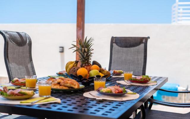Beautiful VILLA Sahara, bbq, heated pool!