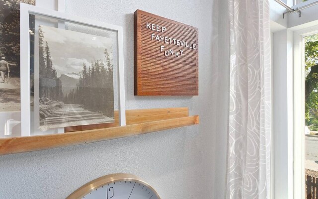 The Local - 2 Blocks to DT Fay - Walk Everywhere!