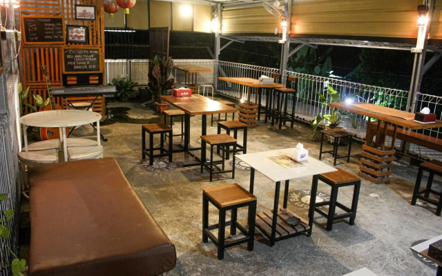 Super OYO Capital O 2258 Santana Syariah Guest House