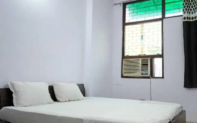 Oyo 702330 Br Residency