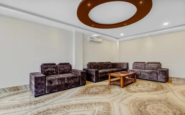 Capital O 9671 Hotel Rudraksh Inn