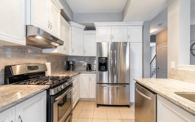 GLOBALSTAY. Modern 3-4 Bedroom Town