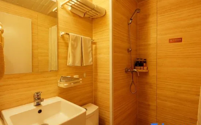 Yonghe Hotel (Guomao 360 Zoo) – Bathroom – Zhengzhou