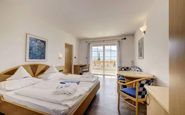 Ruster Resort