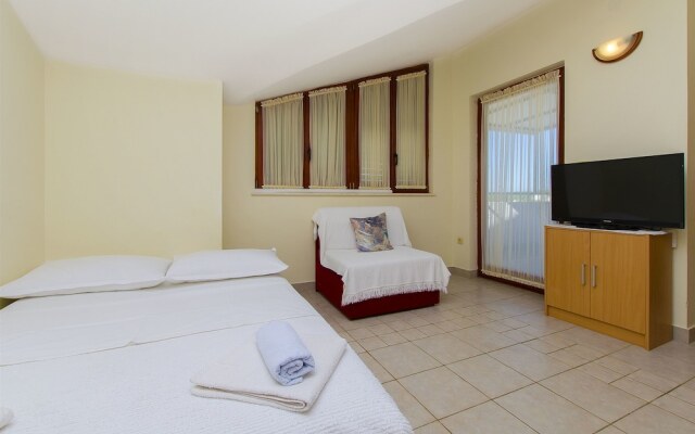 Apartments Toni Sea view
