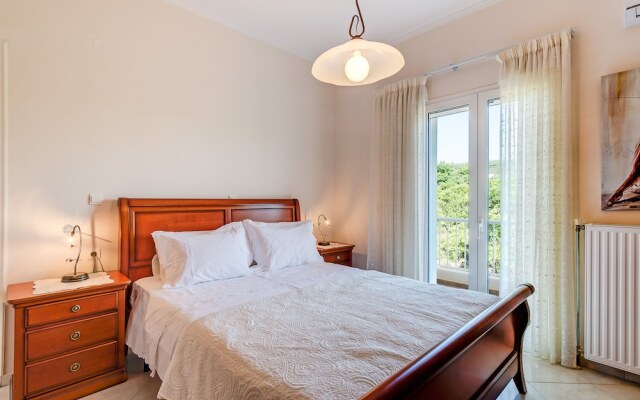 Light Filled Spacious Private Villa with Pool