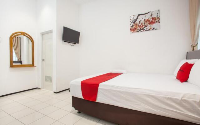 RedDoorz near Sanan Malang