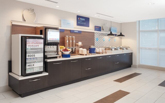 Holiday Inn Express & Suites Downtown Ottawa East by IHG