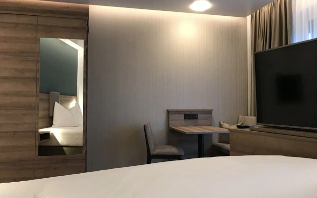 WESTSIDE Hotel Garni