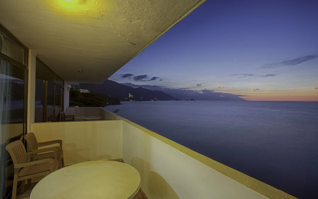 Costa Sur Resort & Spa