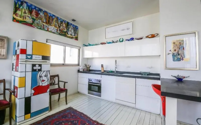 Trumpeldor - 2 Bed Apartment of Art!