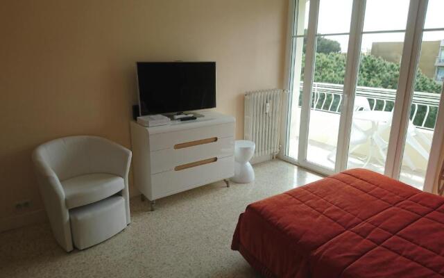 Studio 3 étoiles Vue mer 150m Plages Parking Clim WIFI