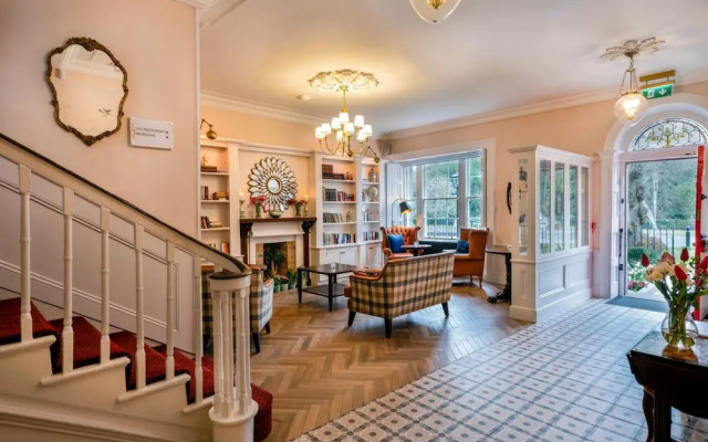 Avalon House Hotel