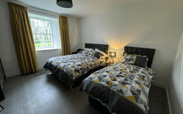 Captivating 5-bed Apartment Near Sion Mills