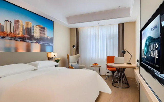 Vienna International Hotel (Luyi Passenger West Station)