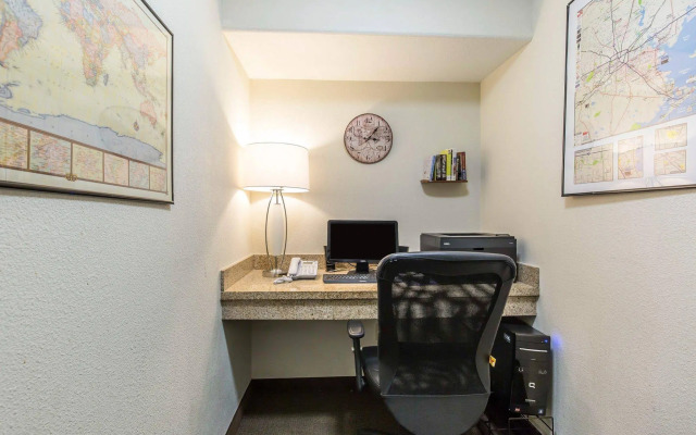 Sleep Inn & Suites Bush Intercontinental - IAH East