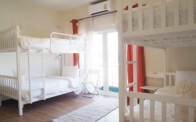 Life Station - Hostel