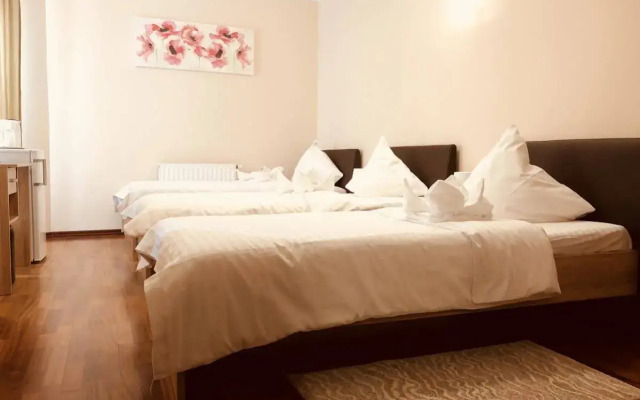 Monte Carlo Palace Rooms