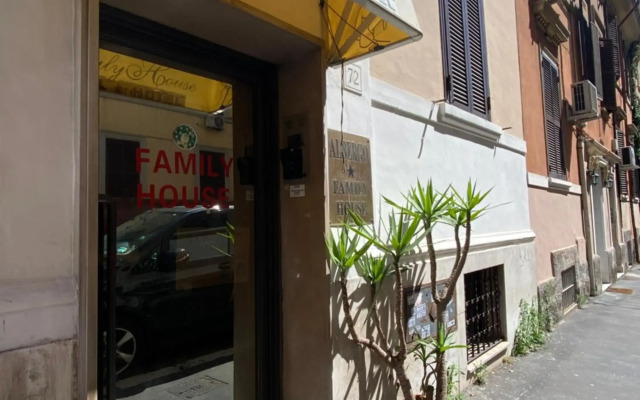 Hotel Family House