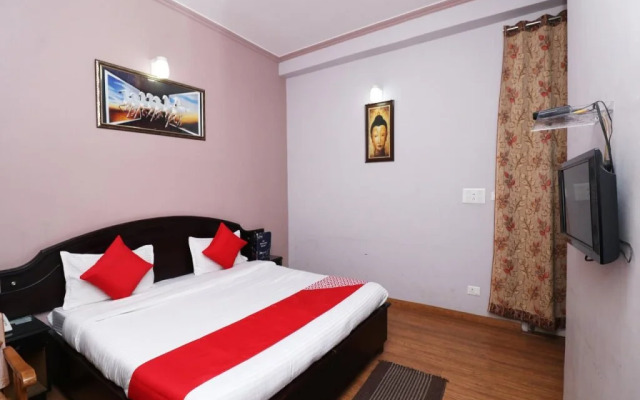 Hotel Binsar Rooms By OYO Rooms