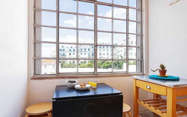 Quiet 3 Bedroom Apartment in Lisbon