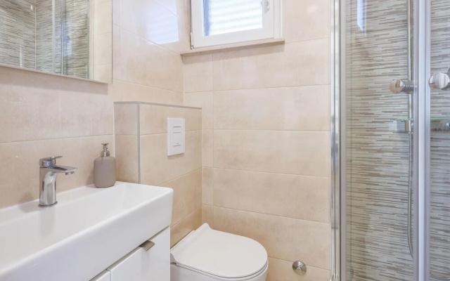 Awesome Home in Peroj With 2 Bedrooms and Wifi