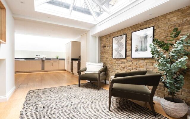 The Kensington House by H House