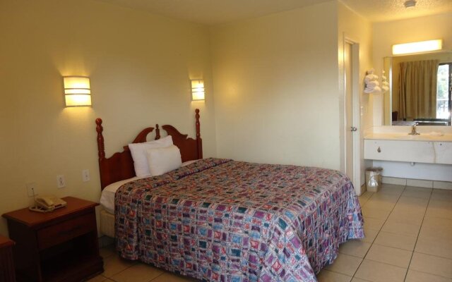 Super 6 Inn & Suites