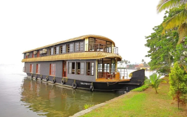 Indraprastham Houseboat