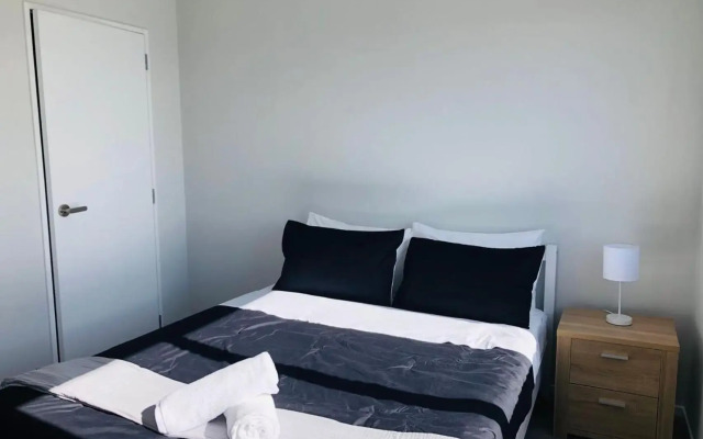 Modern & Luxurious Home 3