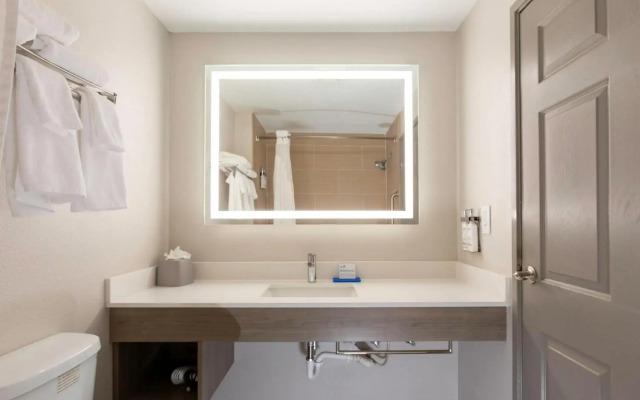 Holiday Inn Express & Suites Jacksonville Airport by IHG
