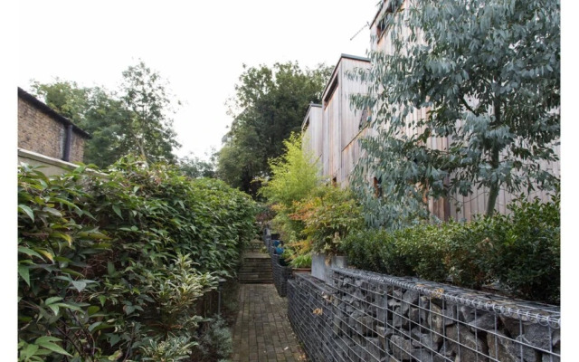 Trendy & Bright Bohemian House in Forest Hill